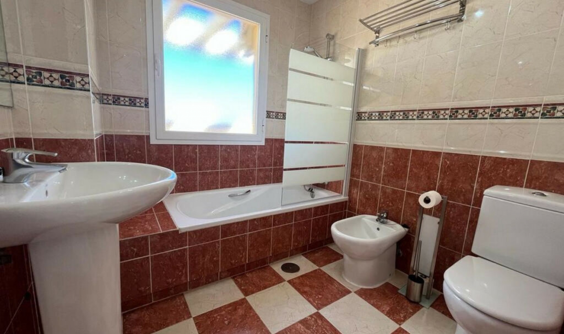 Resale - Apartment -
Estepona