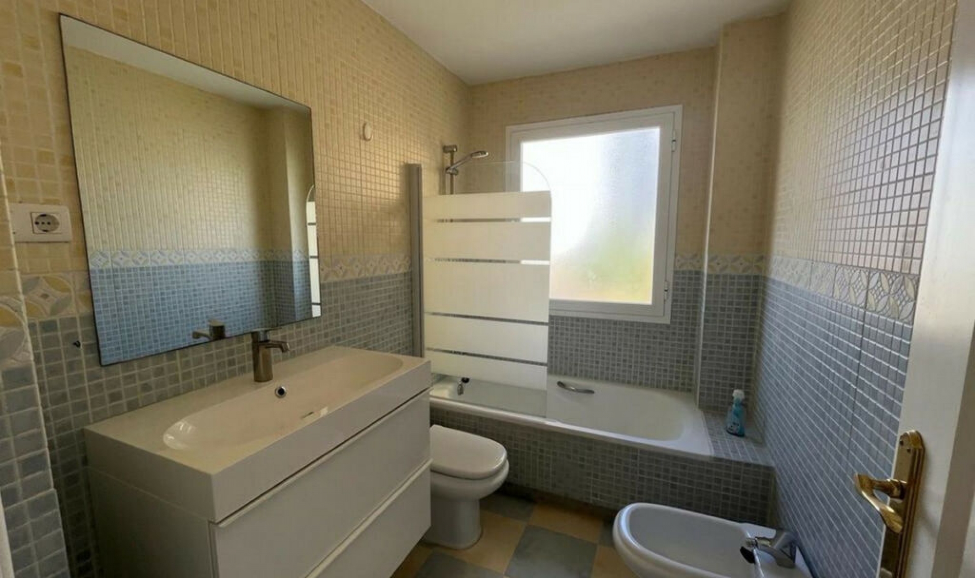 Resale - Apartment -
Estepona