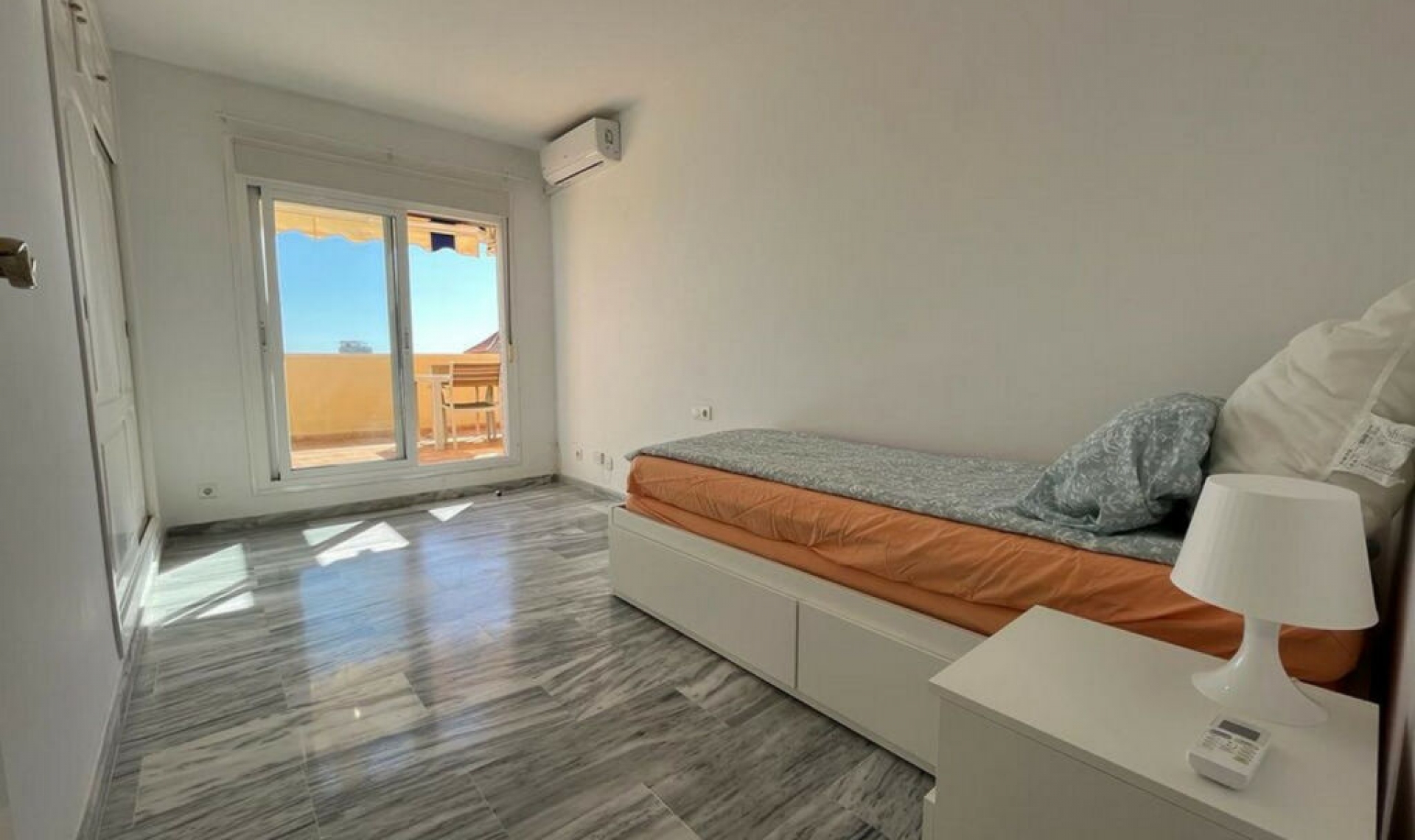 Resale - Apartment -
Estepona