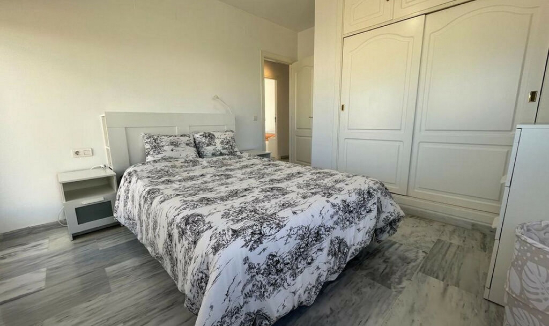 Resale - Apartment -
Estepona