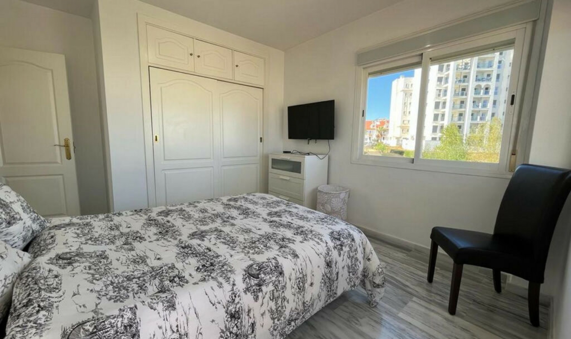 Resale - Apartment -
Estepona