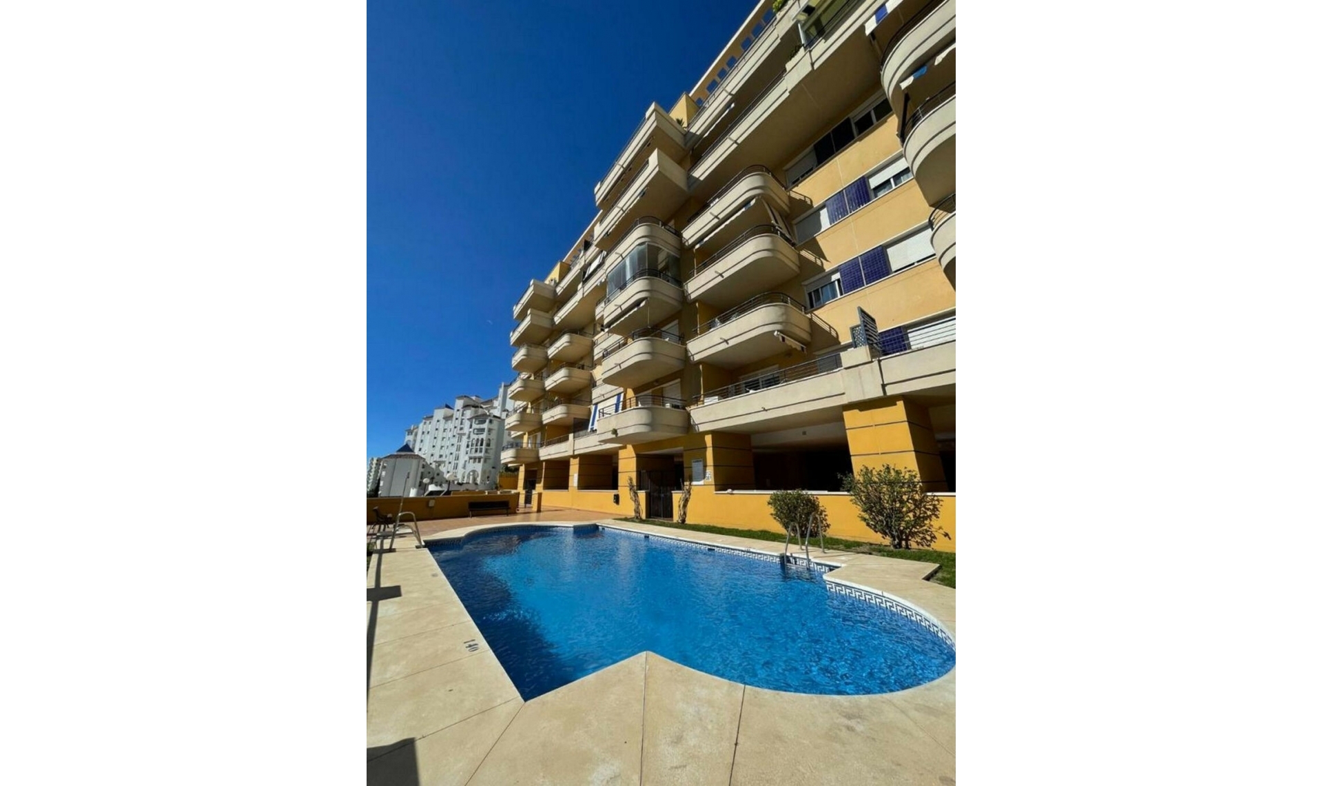 Resale - Apartment -
Estepona