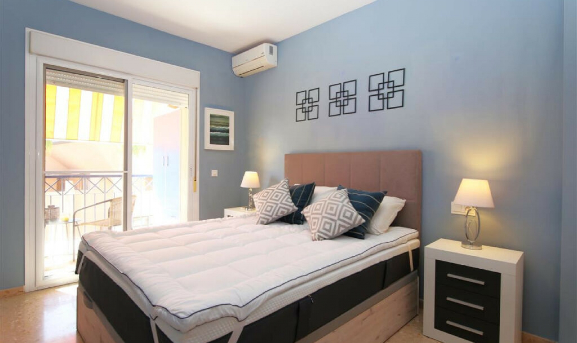 Resale - Apartment -
Estepona