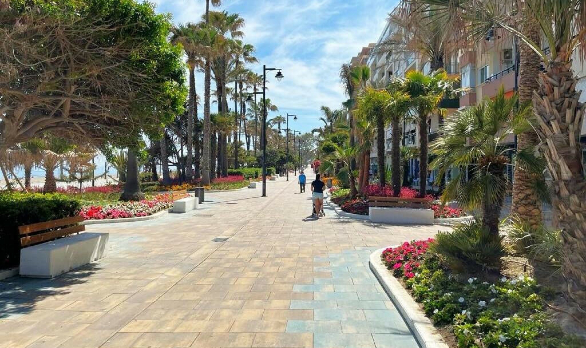 Resale - Apartment -
Estepona