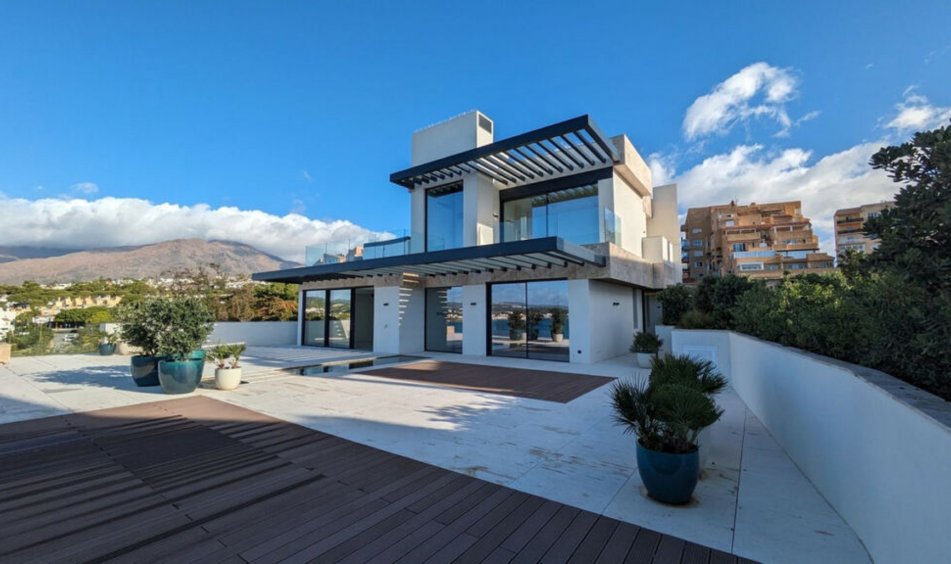 Resale - Apartment -
Estepona