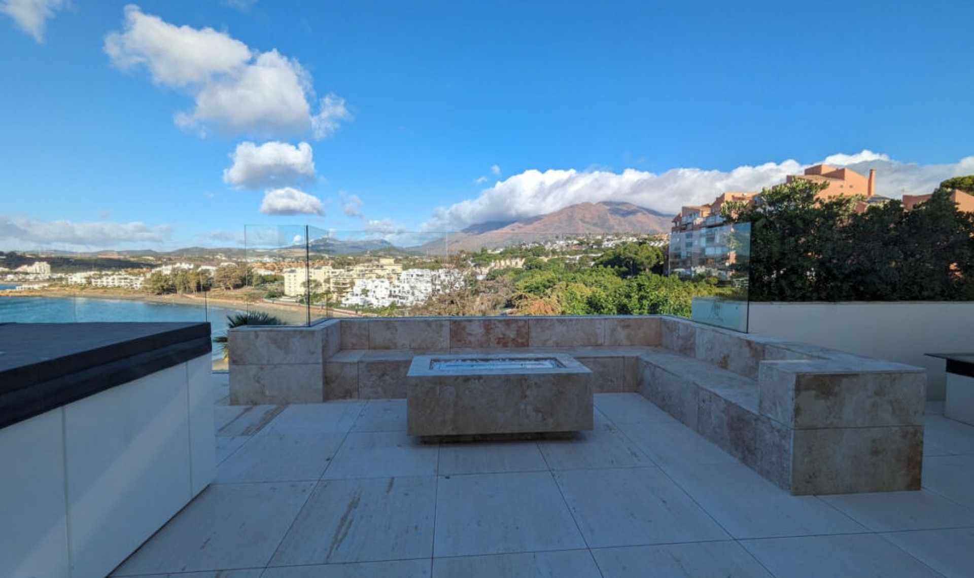 Resale - Apartment -
Estepona