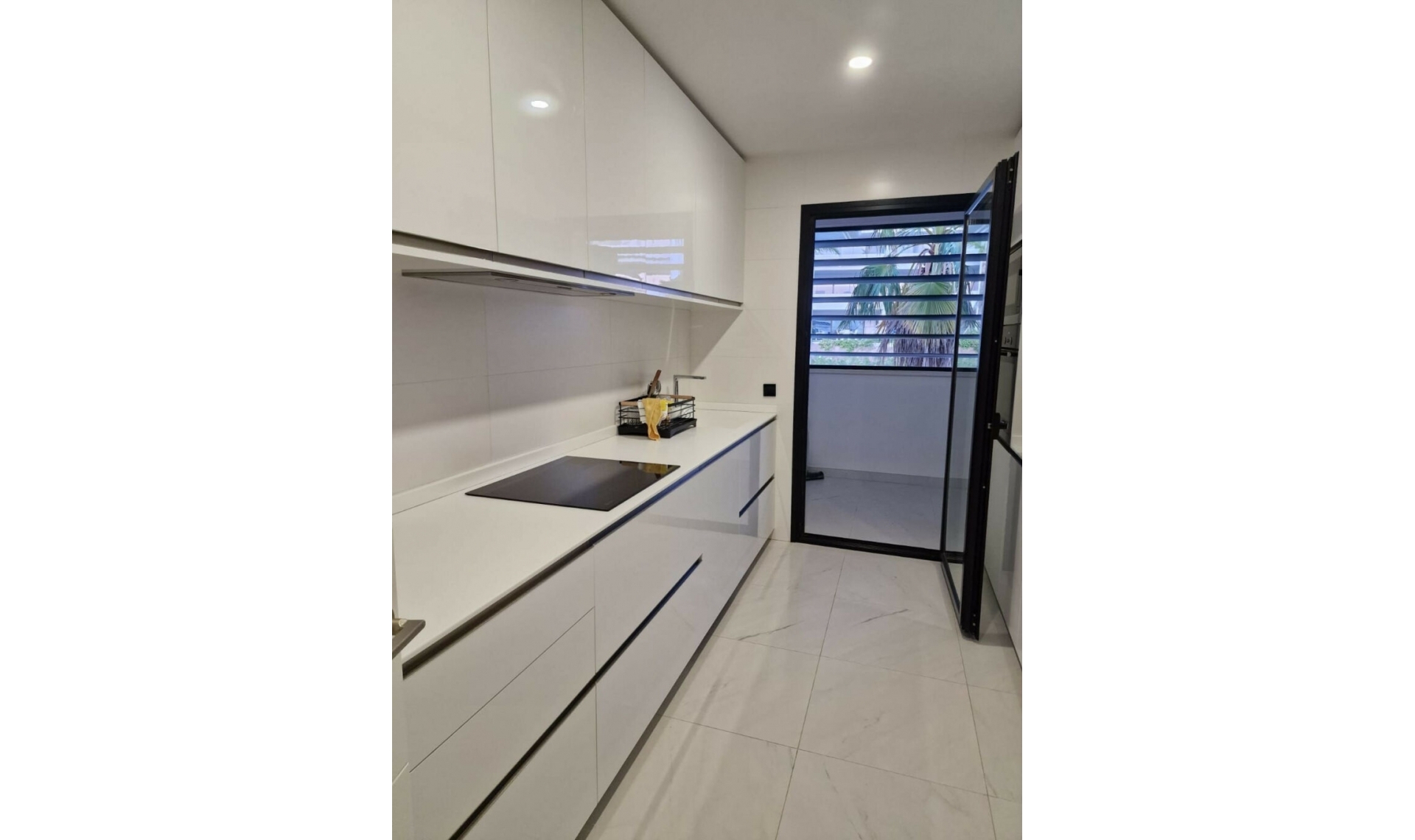 Resale - Apartment -
Estepona