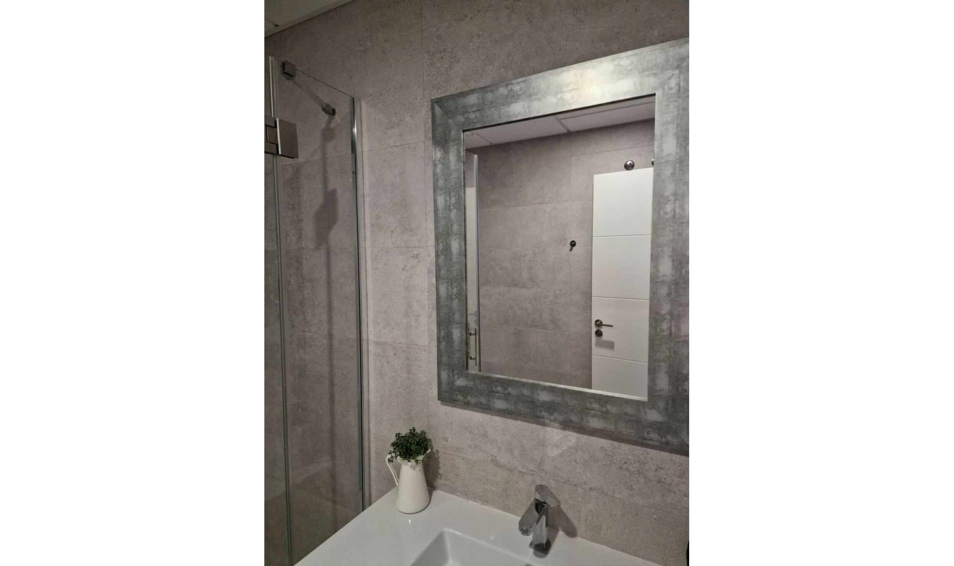 Resale - Apartment -
Estepona