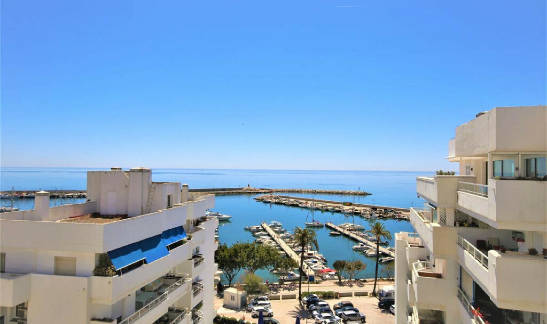 Resale - Apartment -
Estepona