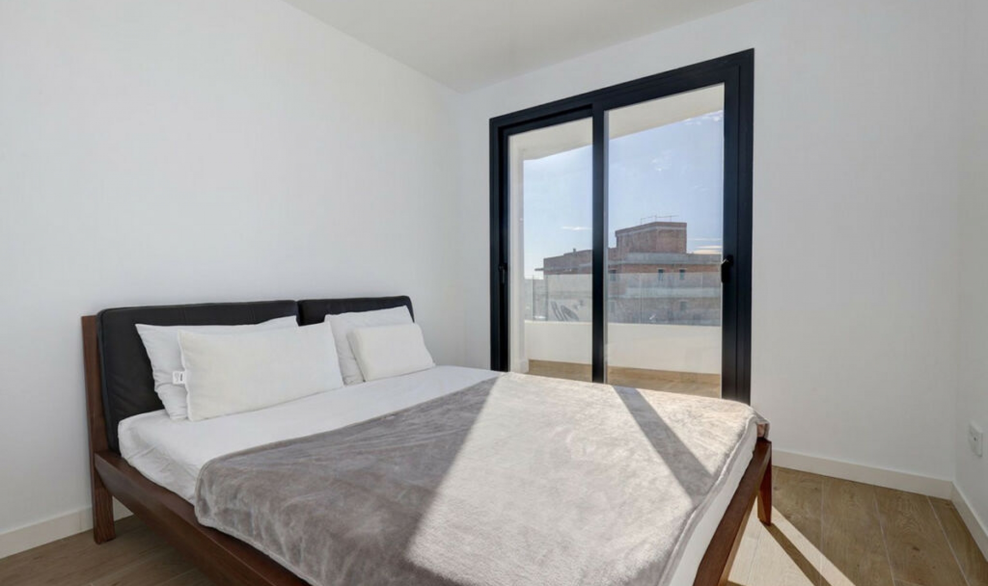 Resale - Apartment -
Estepona