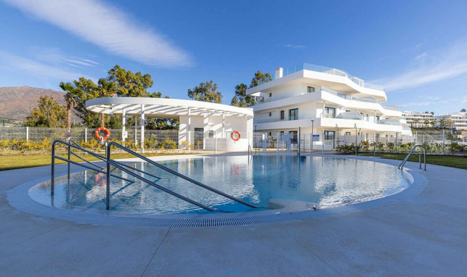 Resale - Apartment -
Estepona