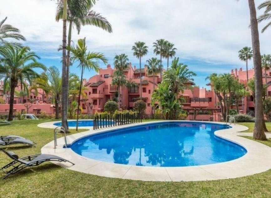 Resale - Apartment -
Estepona