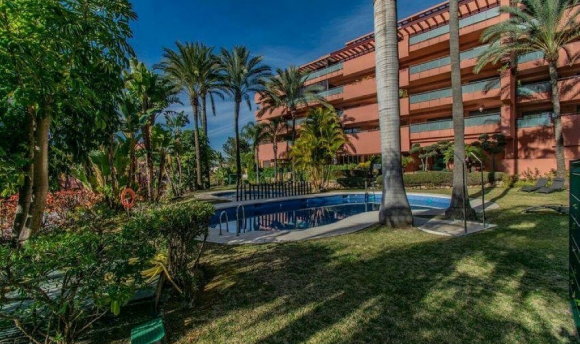 Resale - Apartment -
Estepona