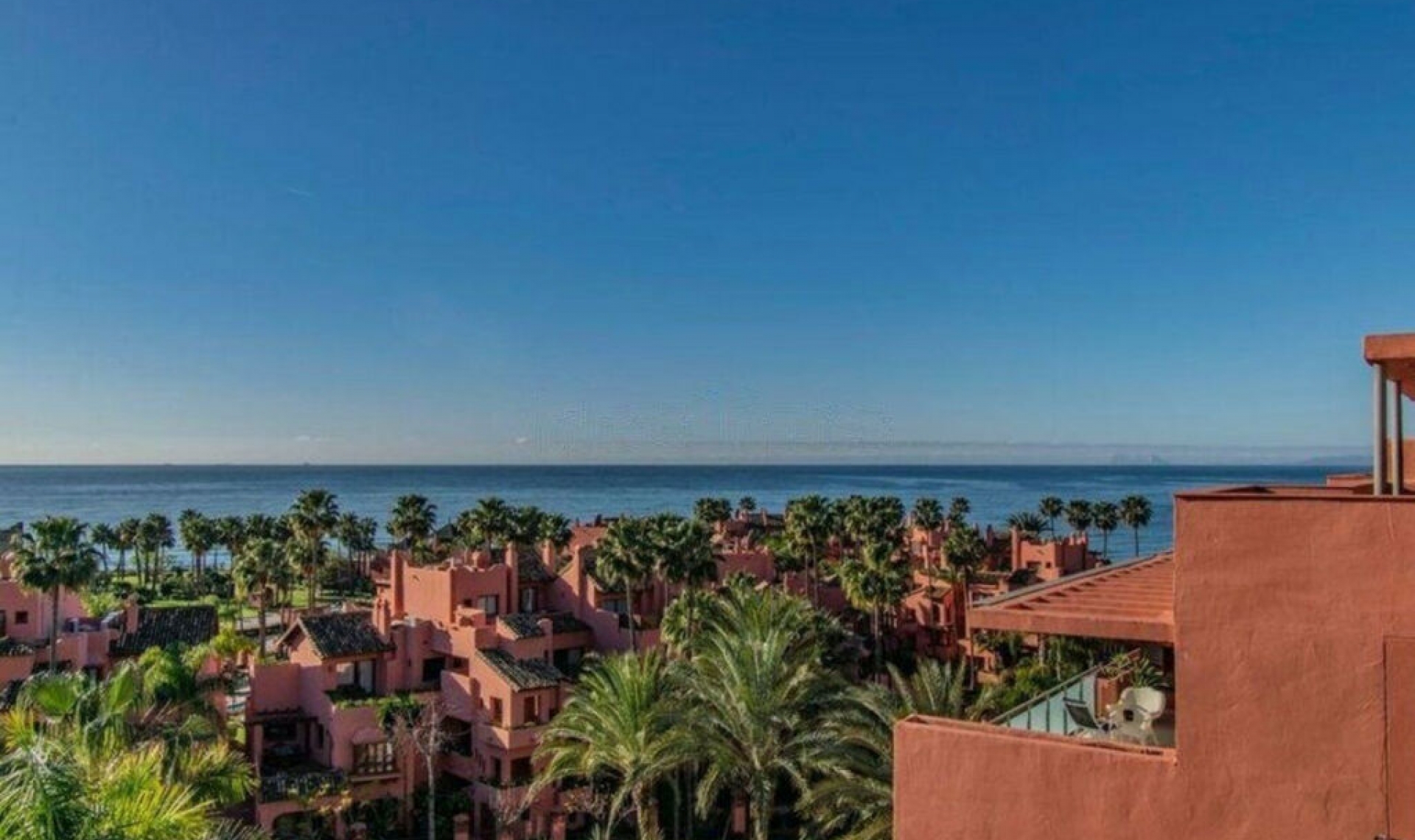 Resale - Apartment -
Estepona