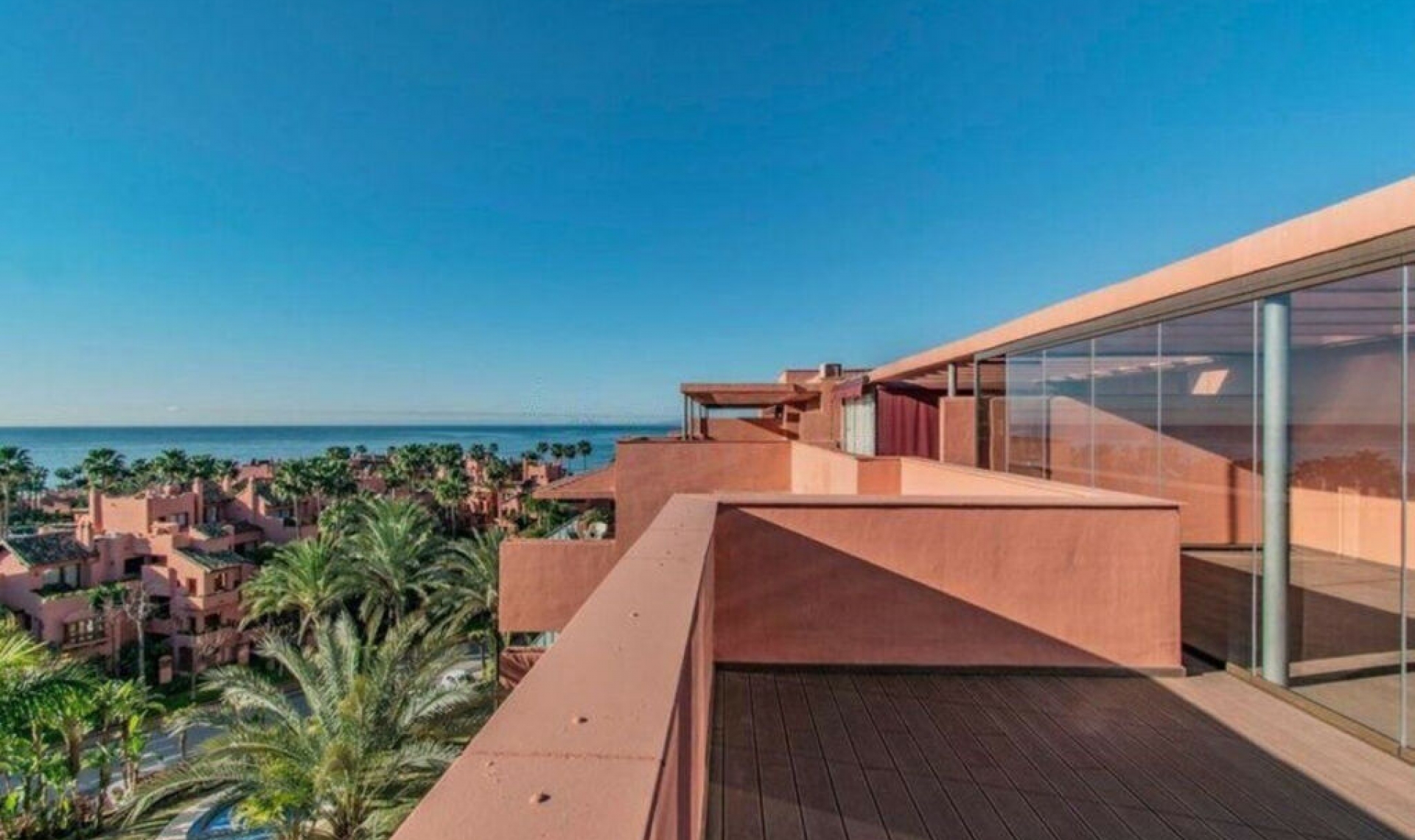 Resale - Apartment -
Estepona