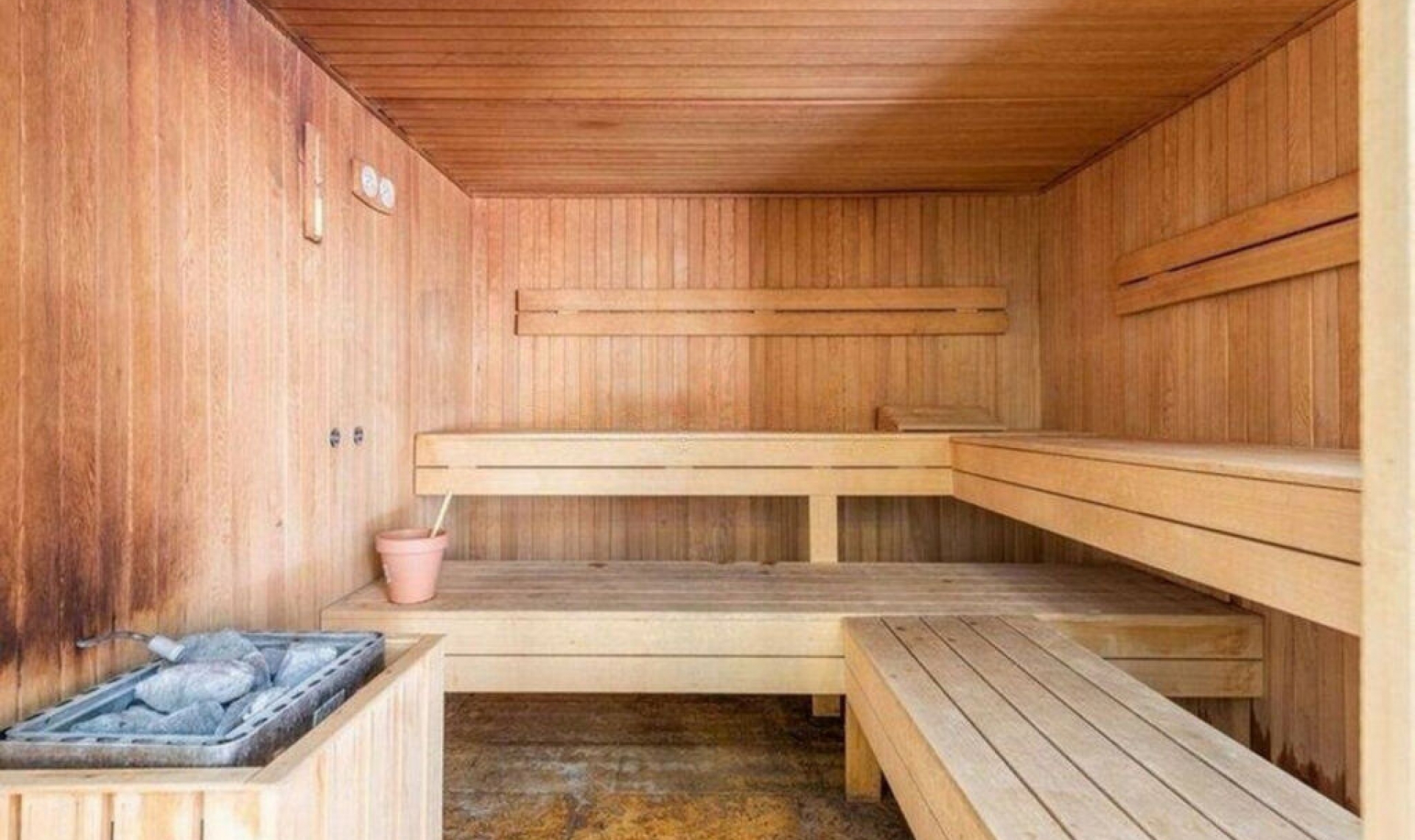 Resale - Apartment -
Estepona