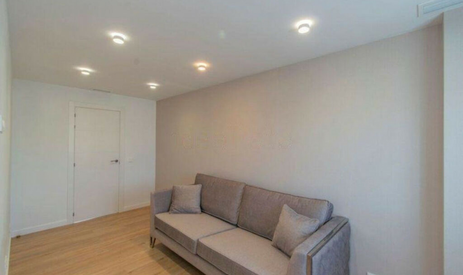 Resale - Apartment -
Estepona