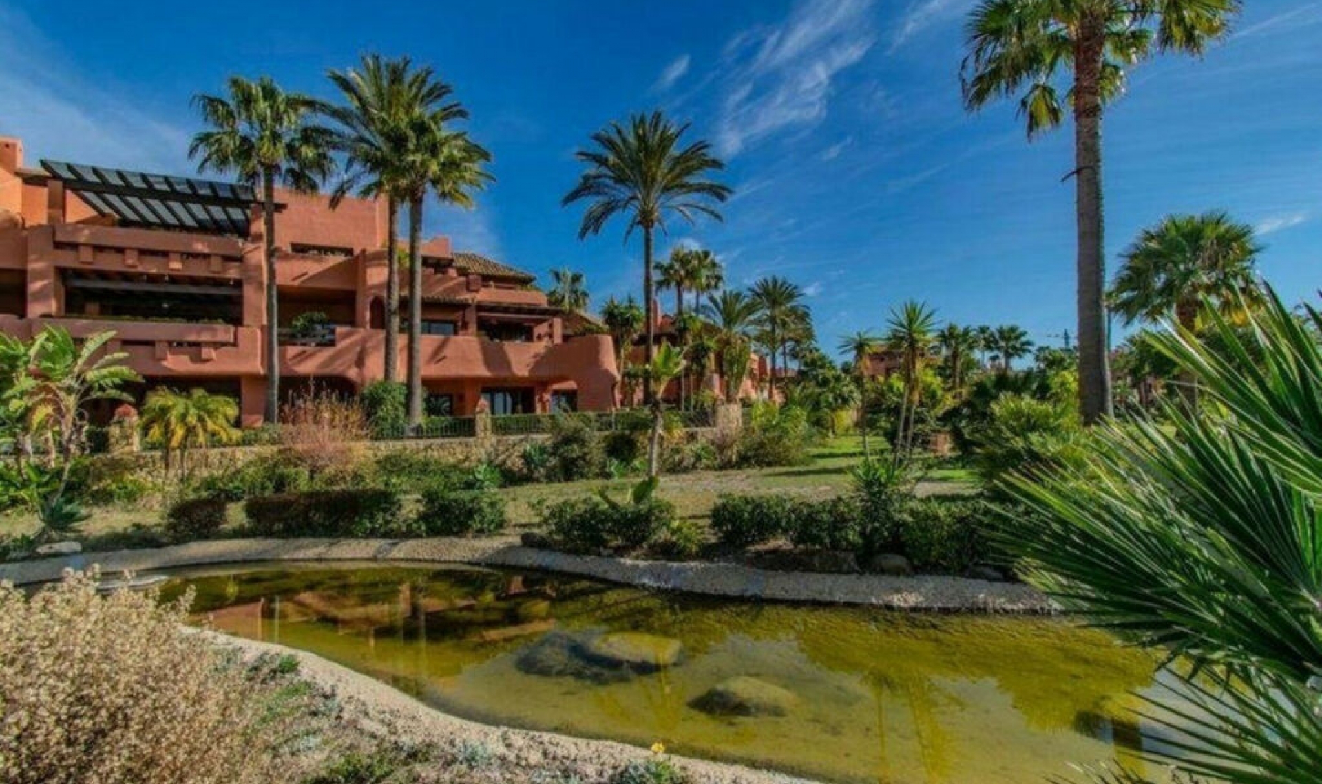 Resale - Apartment -
Estepona