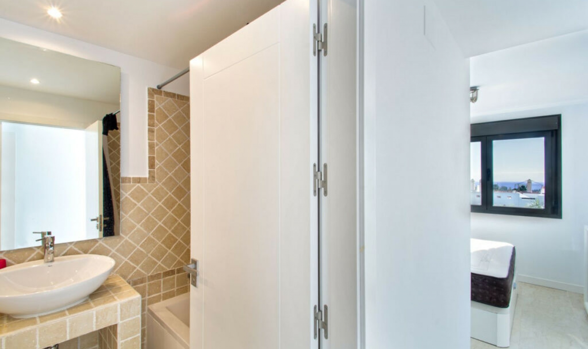 Resale - Apartment -
Estepona