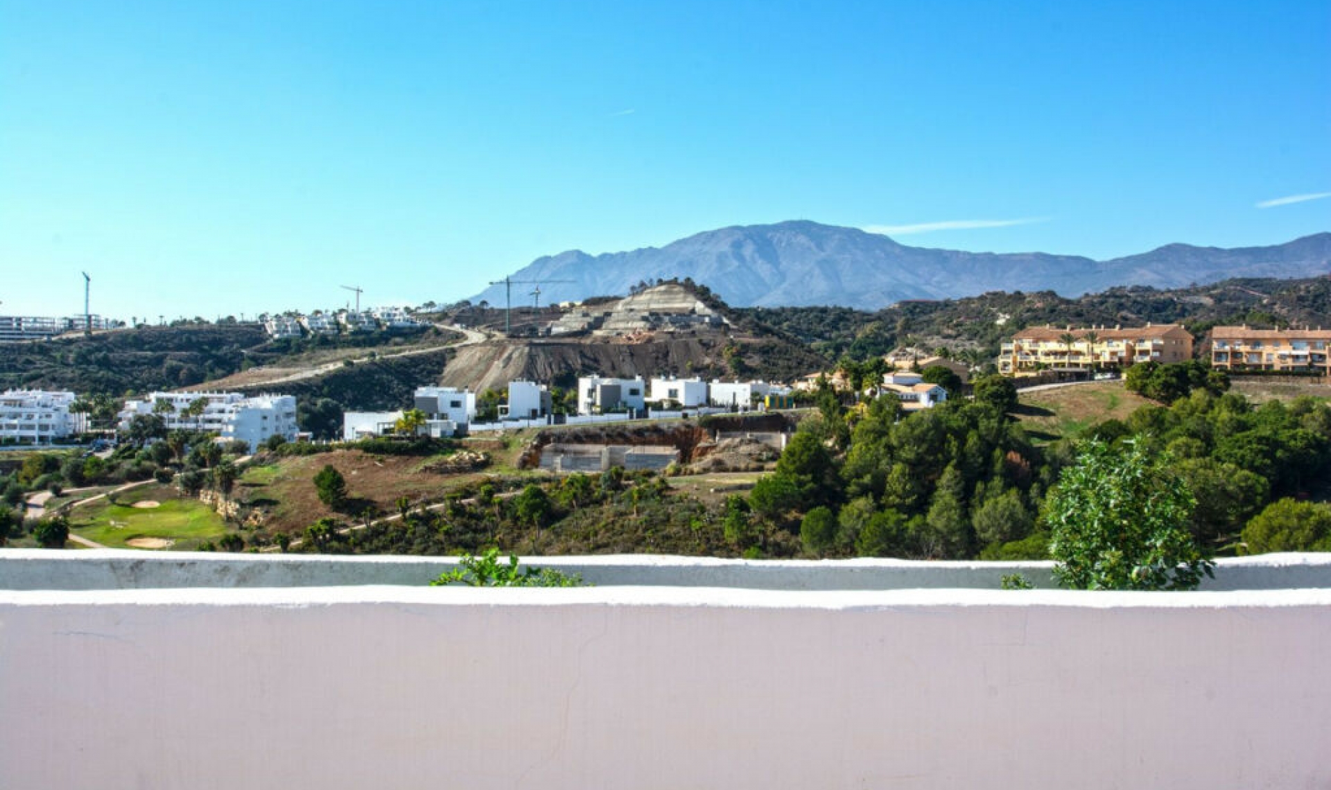 Resale - Apartment -
Estepona