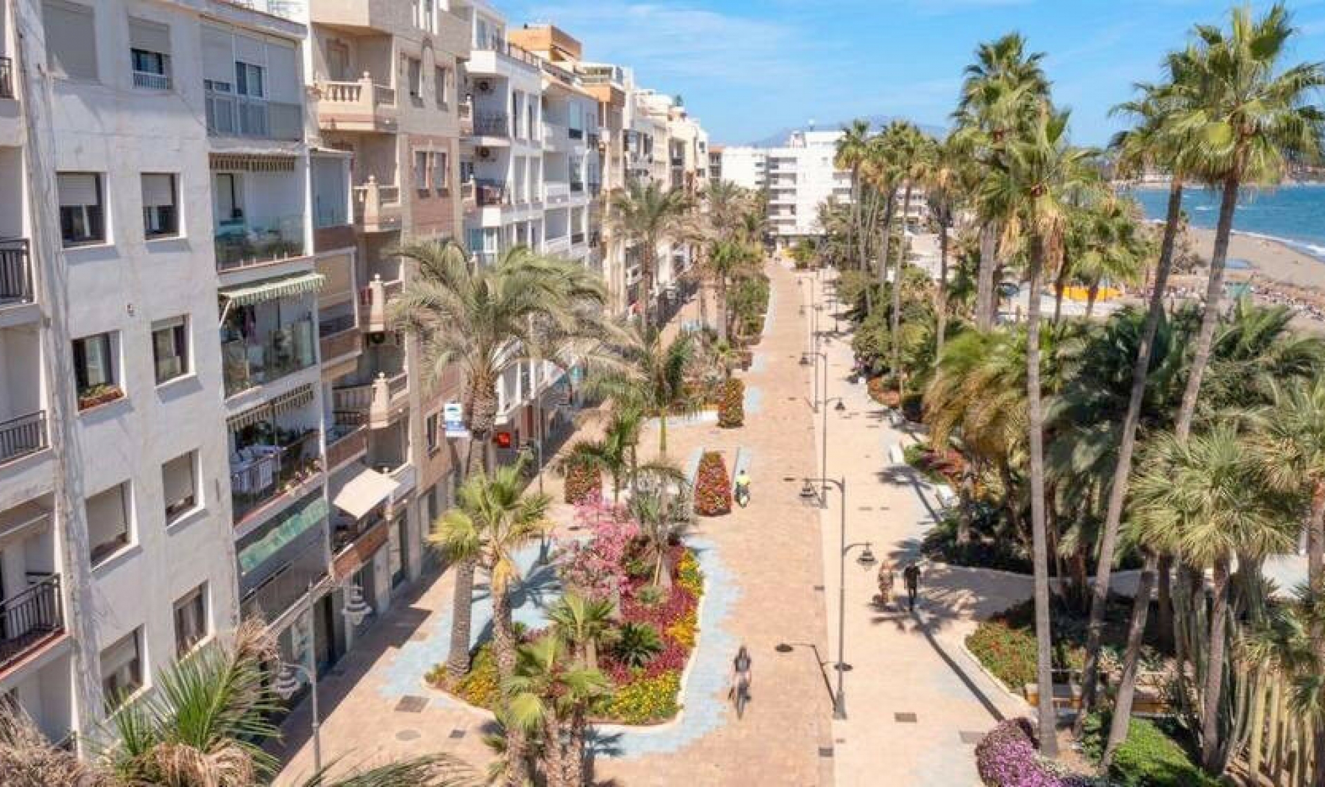 Resale - Apartment -
Estepona