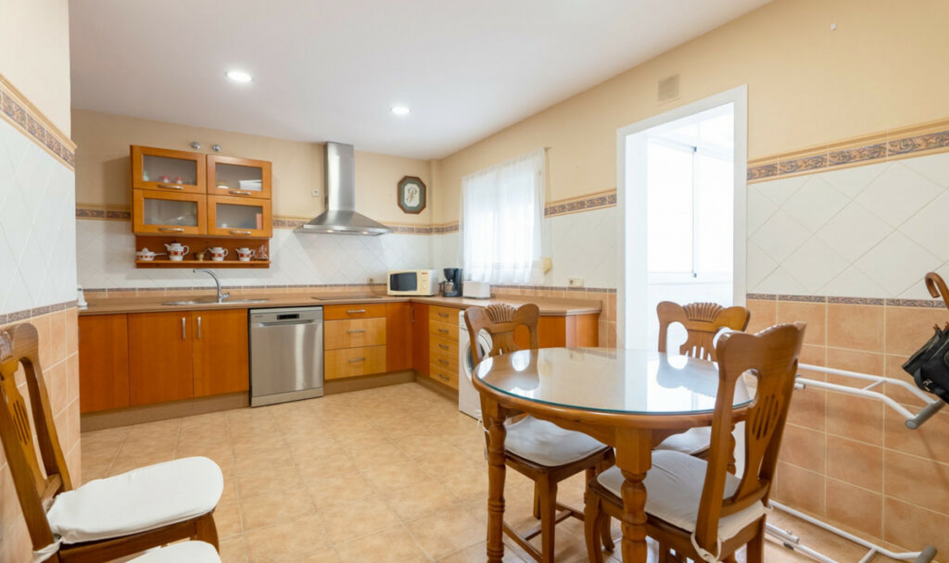 Resale - Apartment -
Estepona