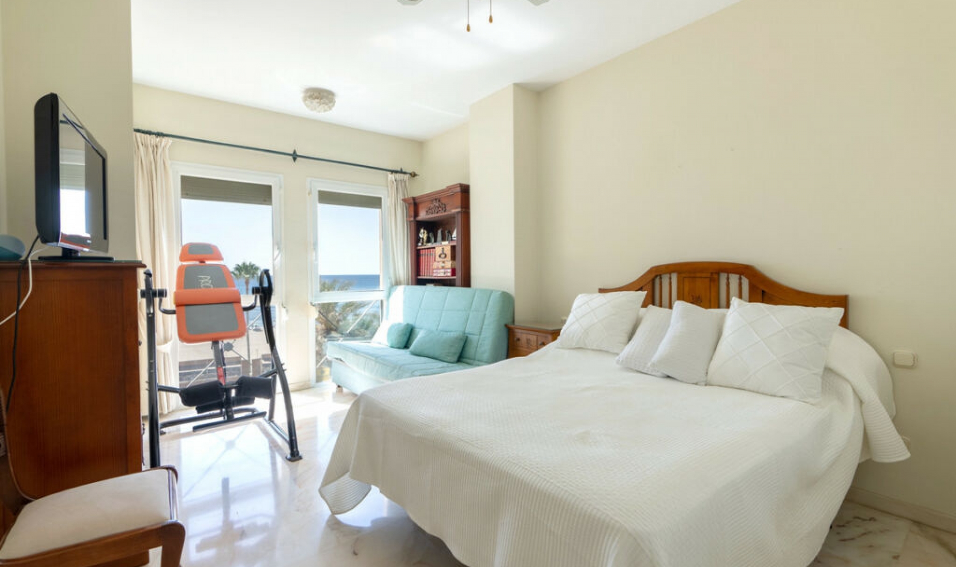 Resale - Apartment -
Estepona