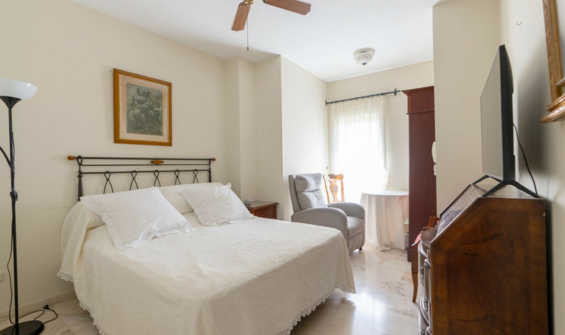 Resale - Apartment -
Estepona