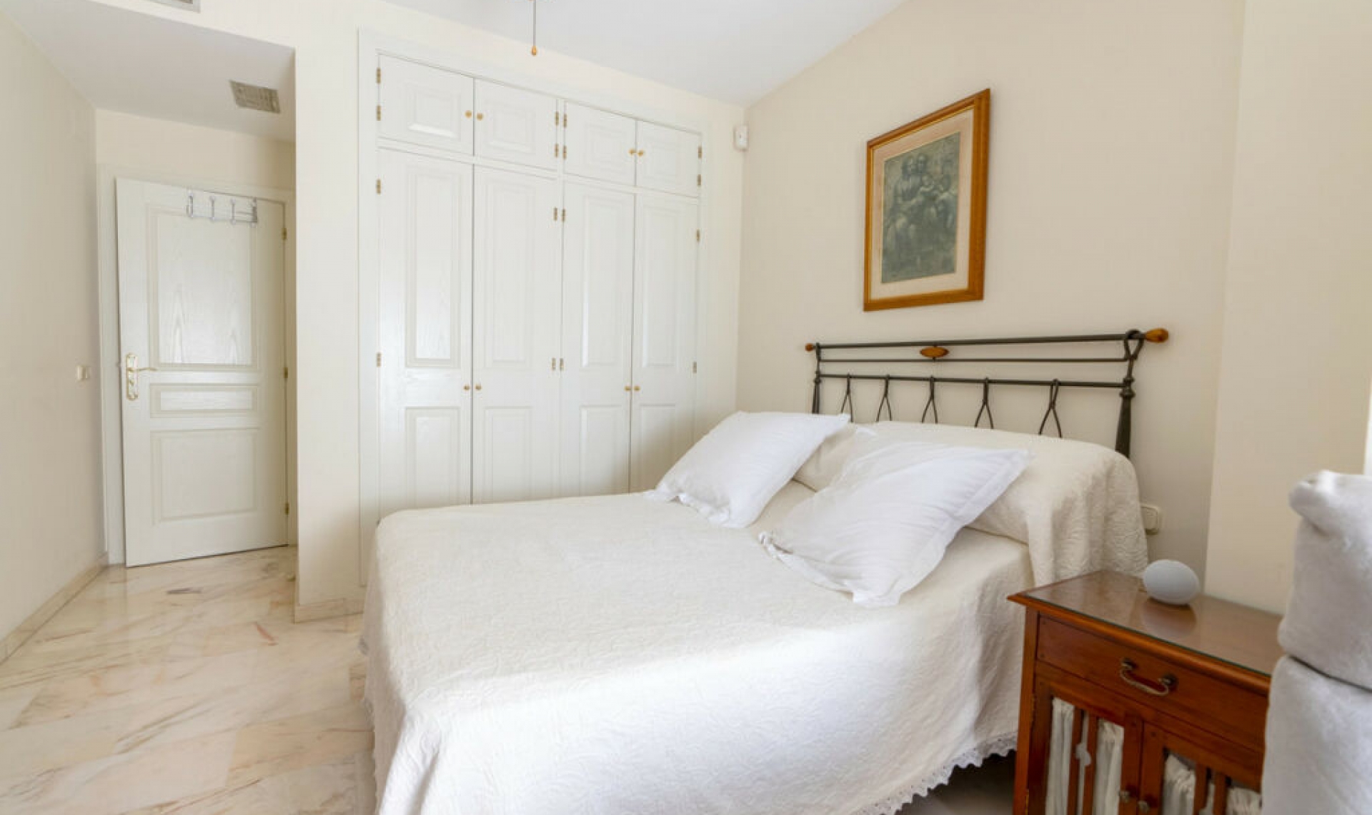 Resale - Apartment -
Estepona