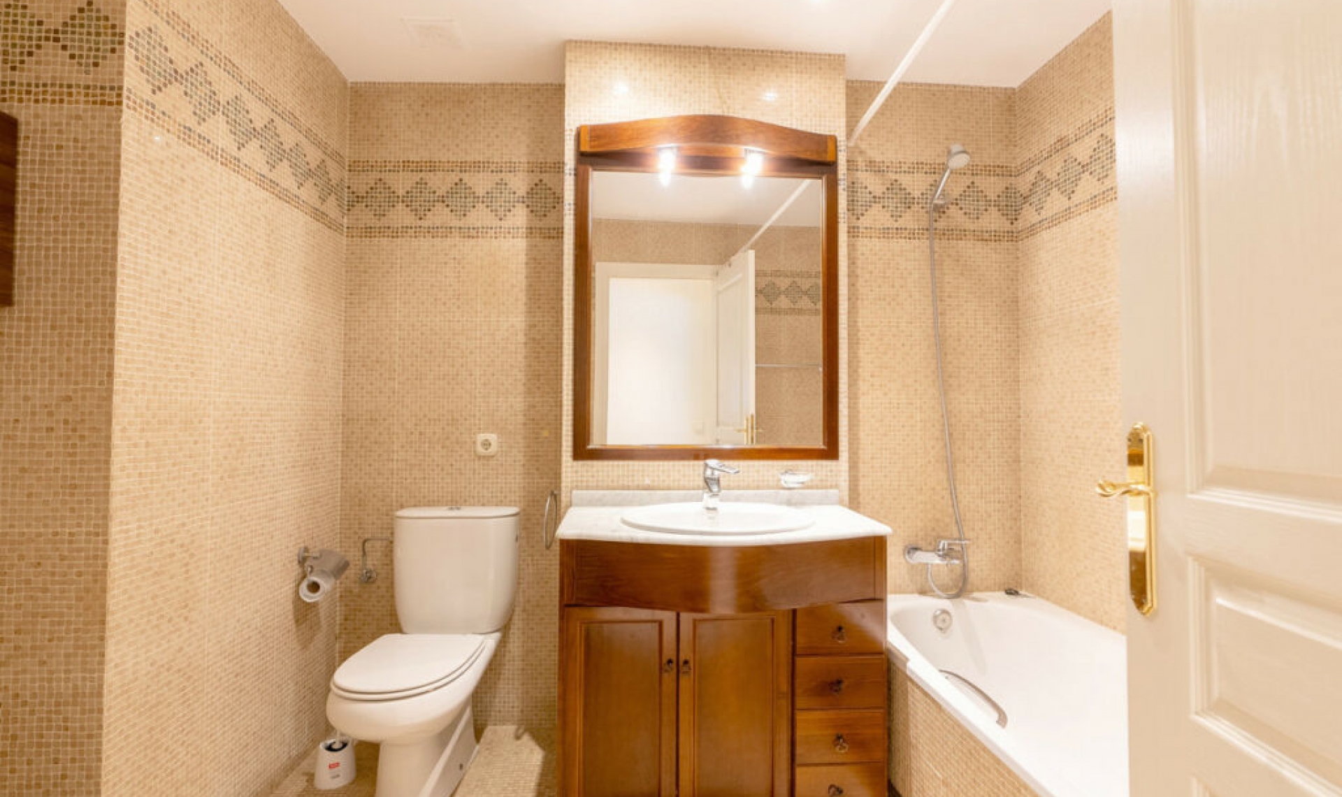 Resale - Apartment -
Estepona