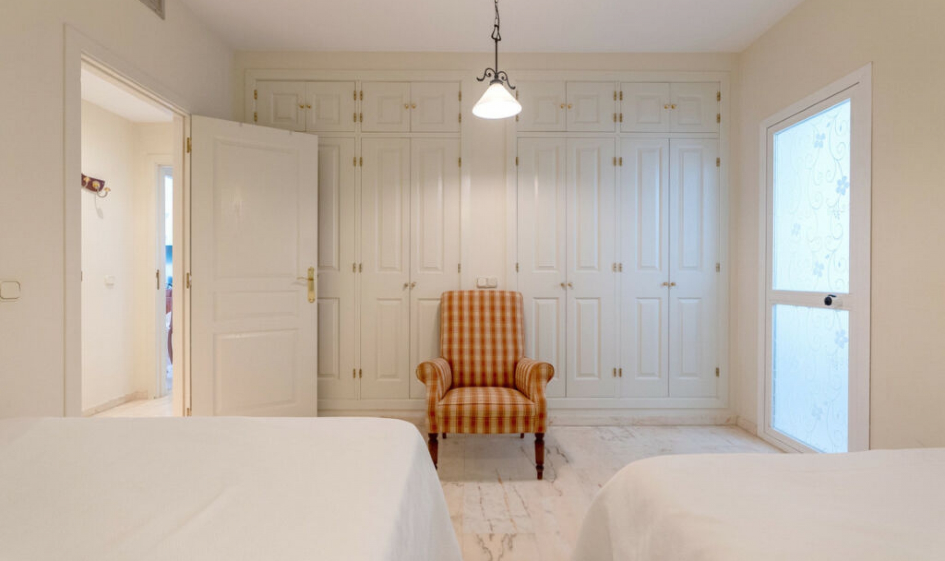 Resale - Apartment -
Estepona