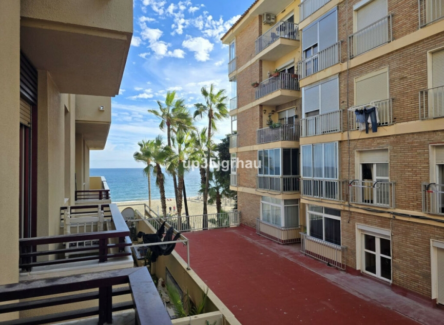 Resale - Apartment -
Estepona