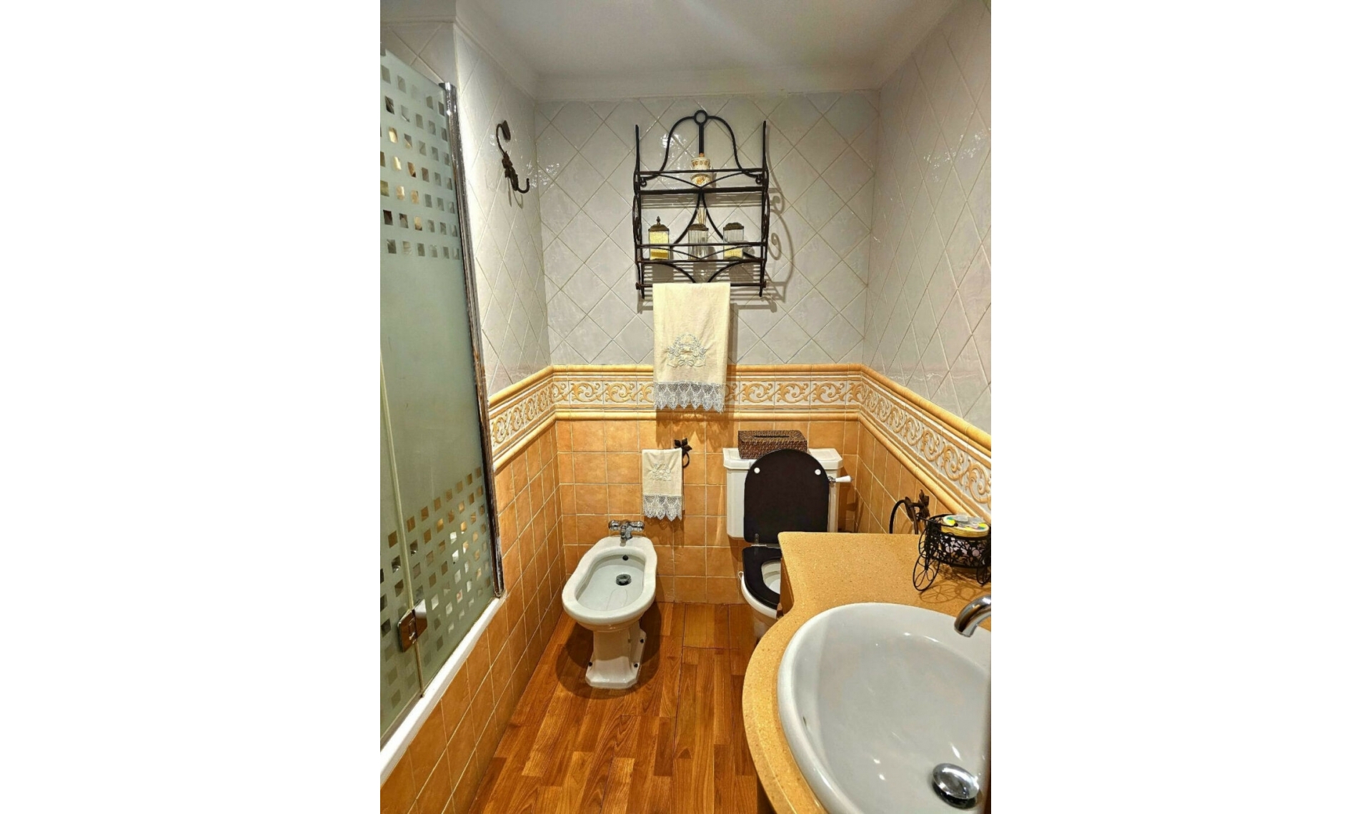 Resale - Apartment -
Estepona