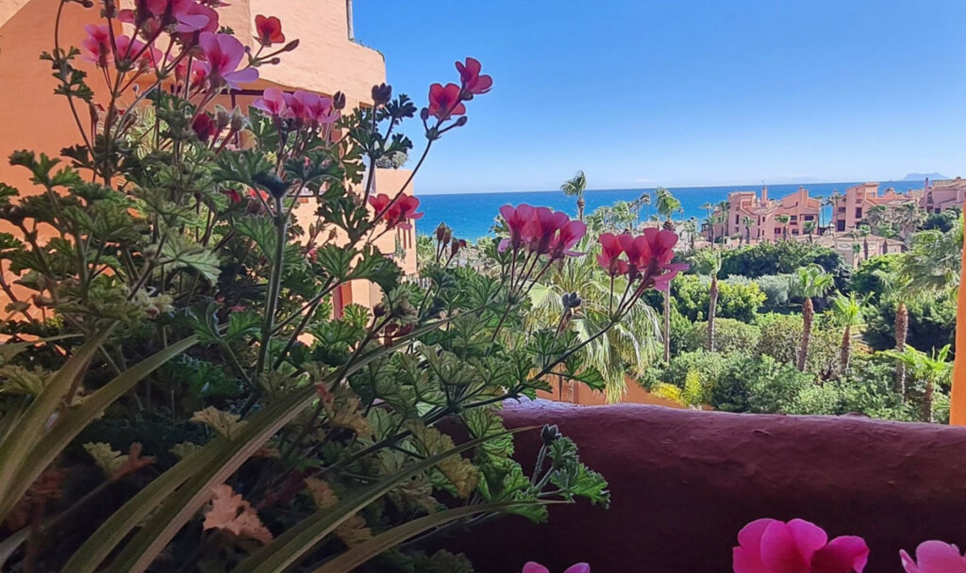 Resale - Apartment -
Estepona