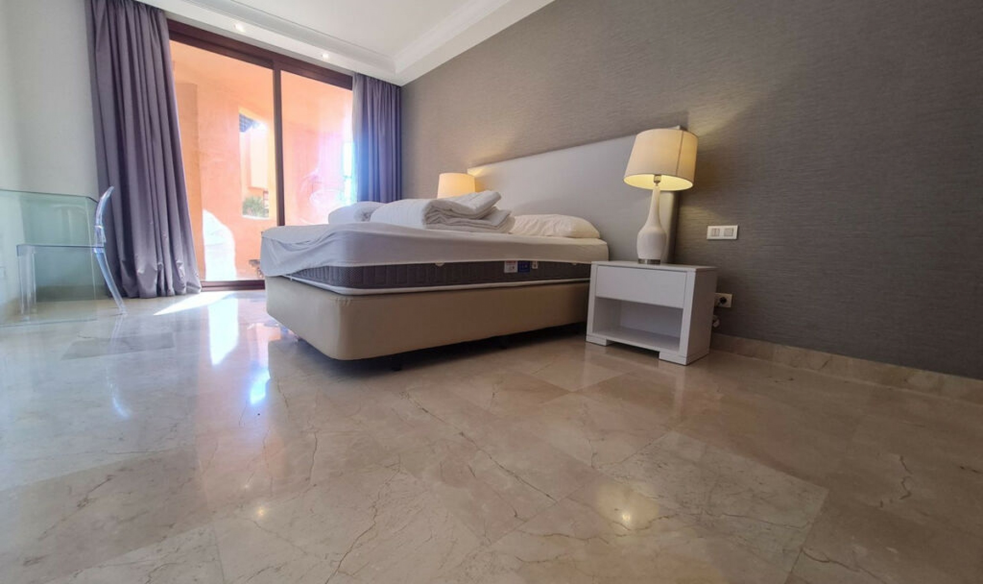 Resale - Apartment -
Estepona