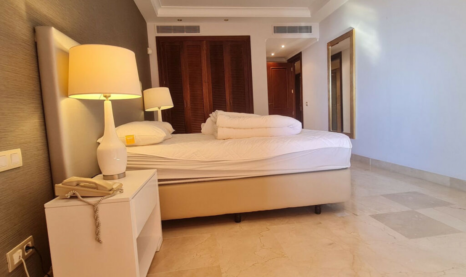 Resale - Apartment -
Estepona
