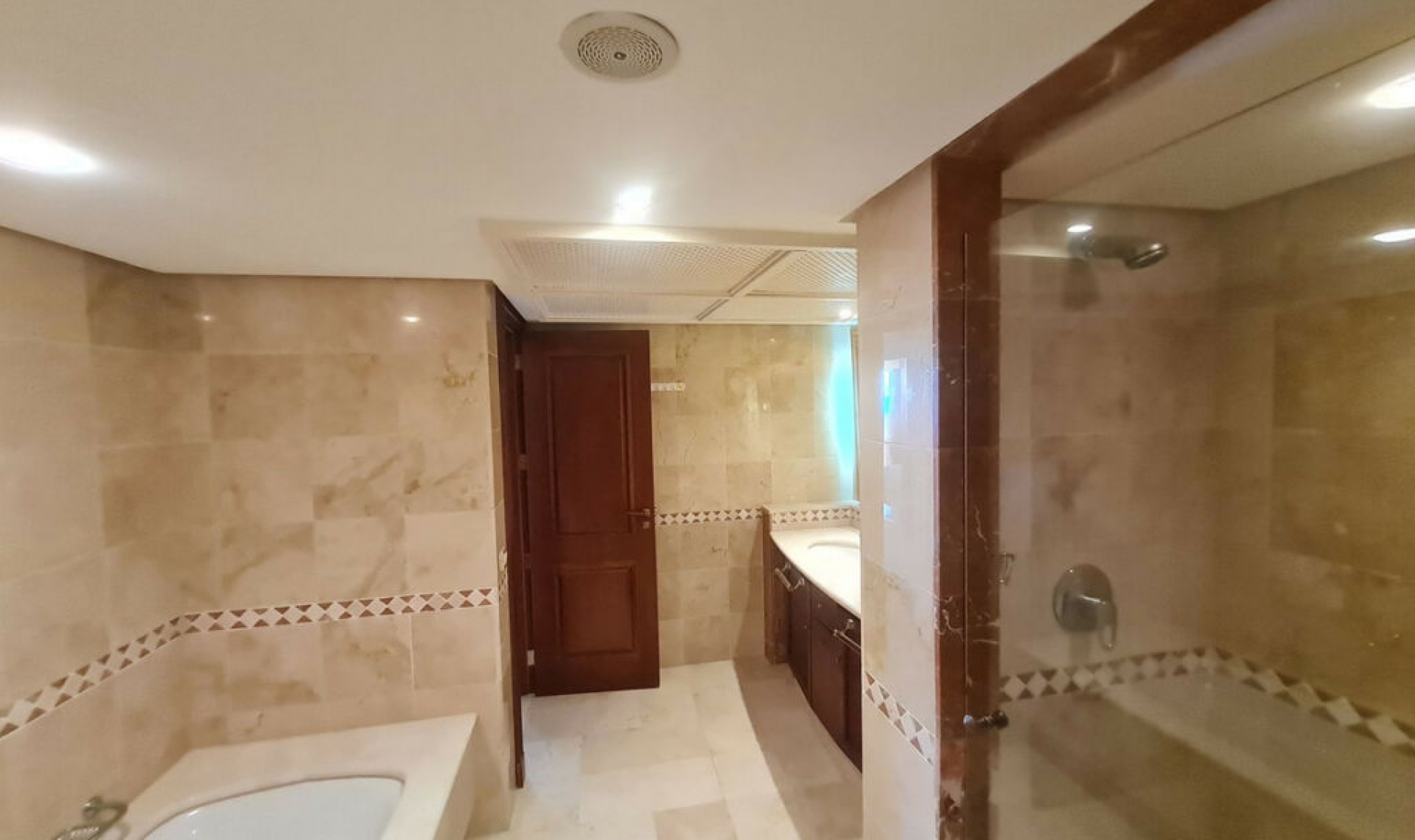 Resale - Apartment -
Estepona
