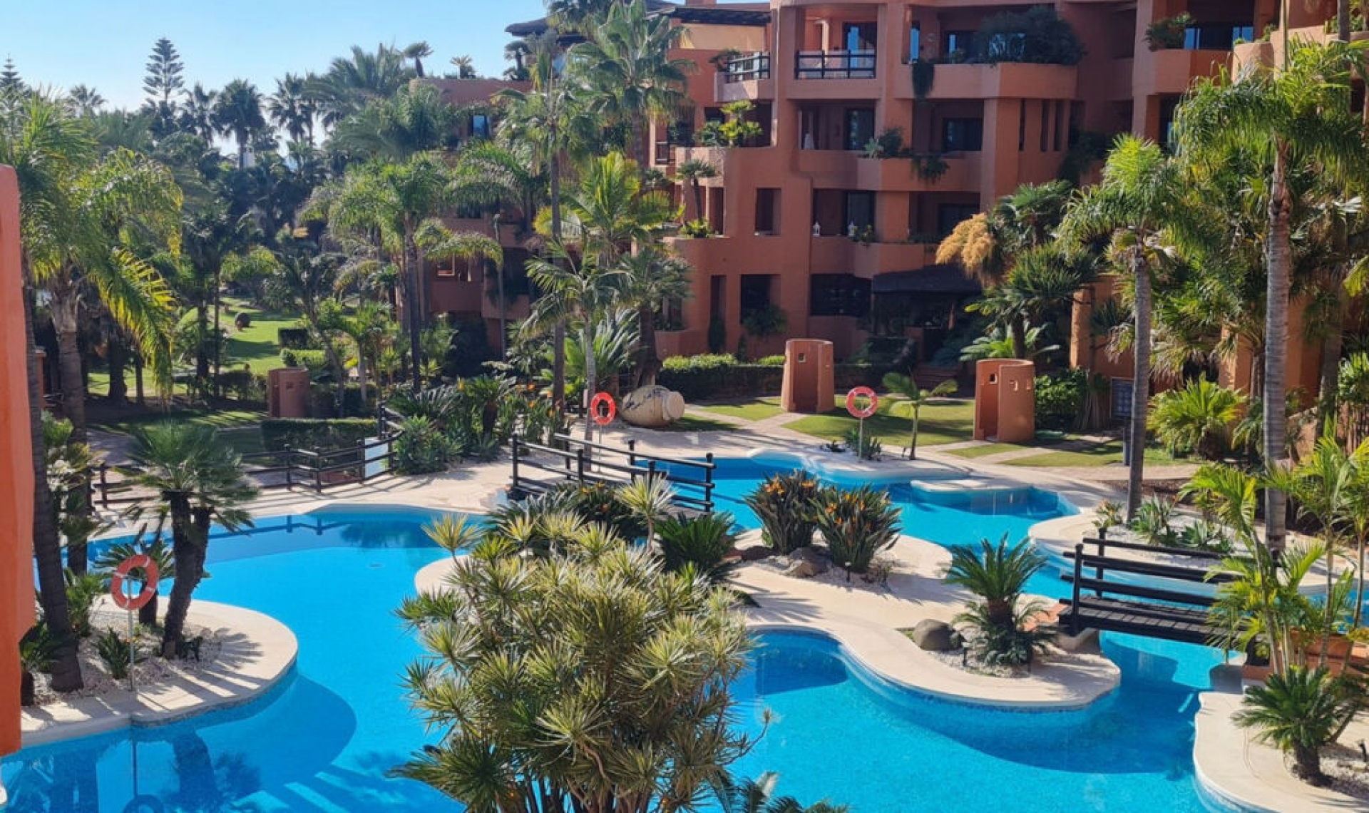 Resale - Apartment -
Estepona