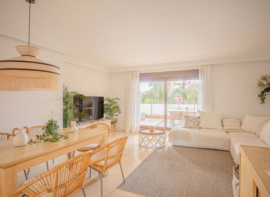 Resale - Apartment -
Estepona