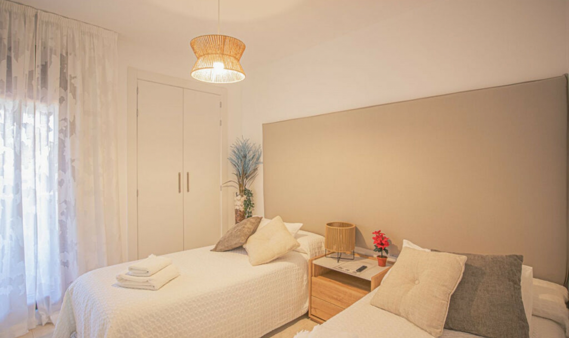 Resale - Apartment -
Estepona