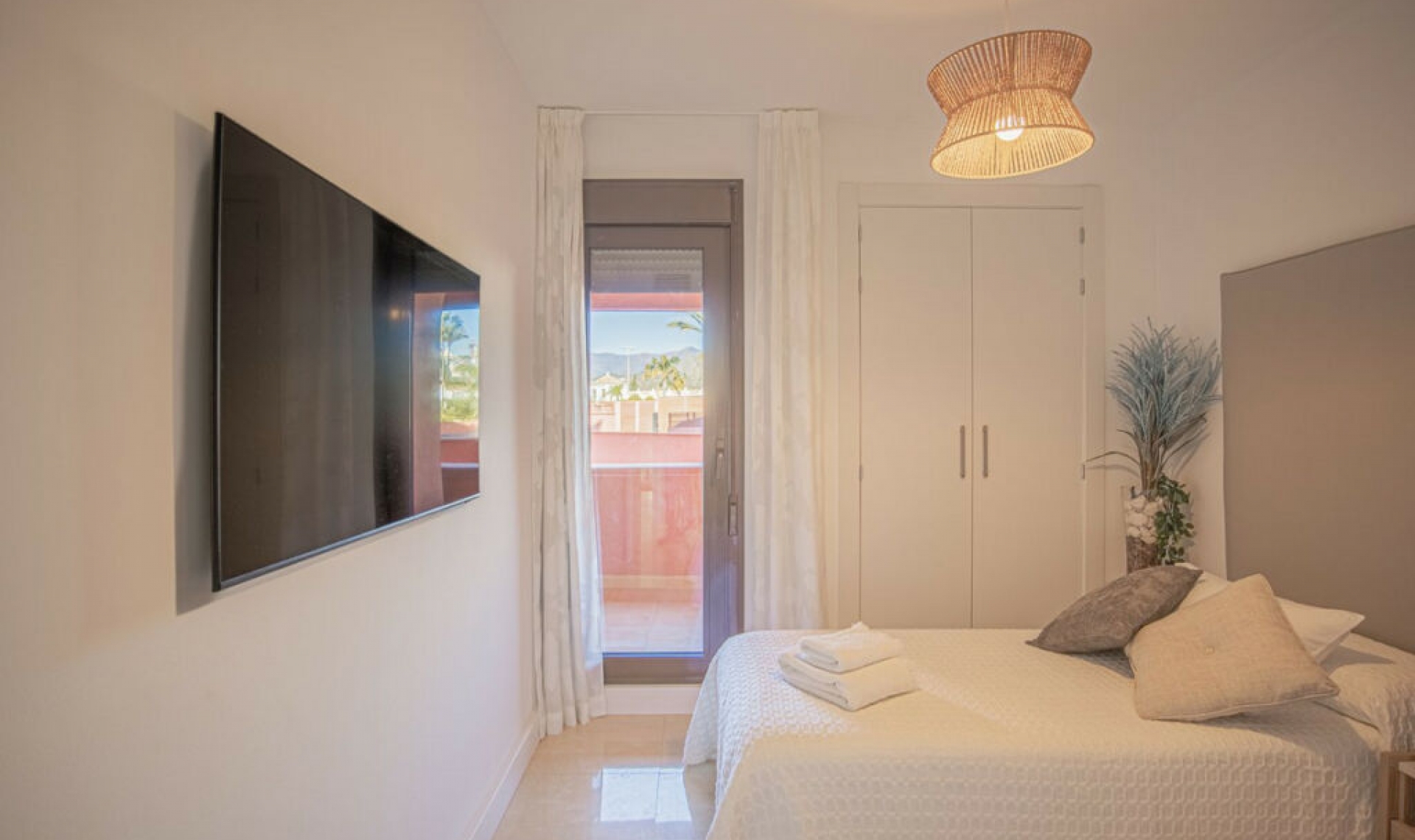 Resale - Apartment -
Estepona