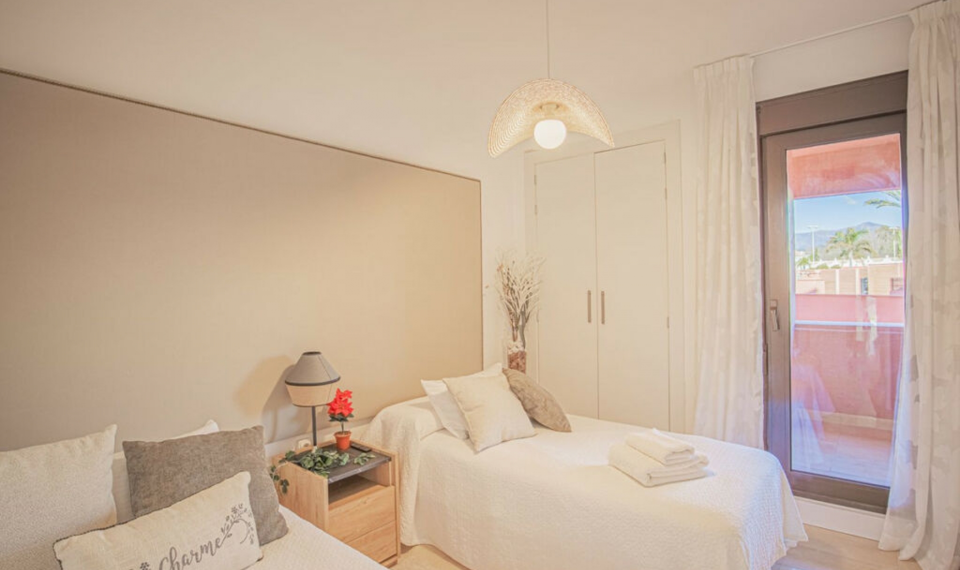 Resale - Apartment -
Estepona