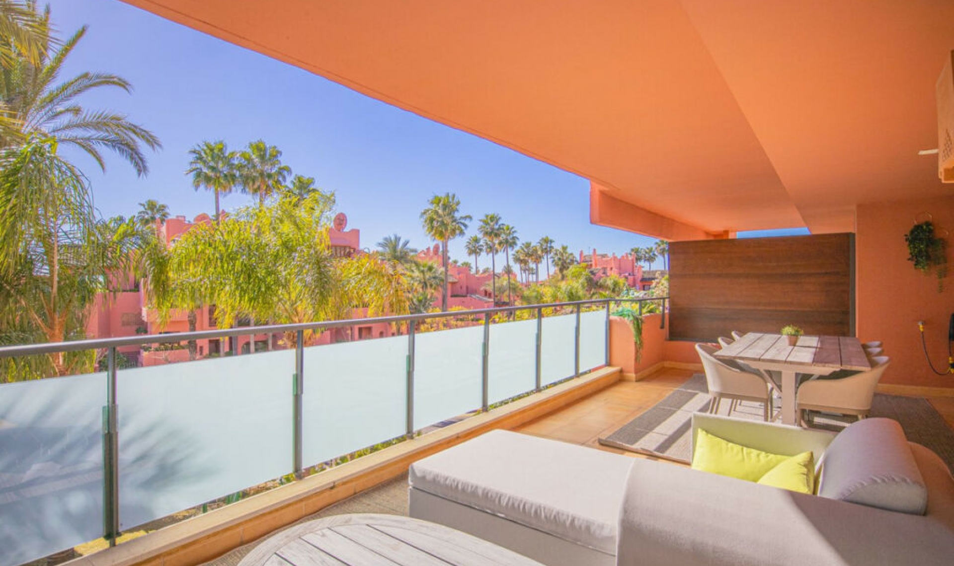 Resale - Apartment -
Estepona