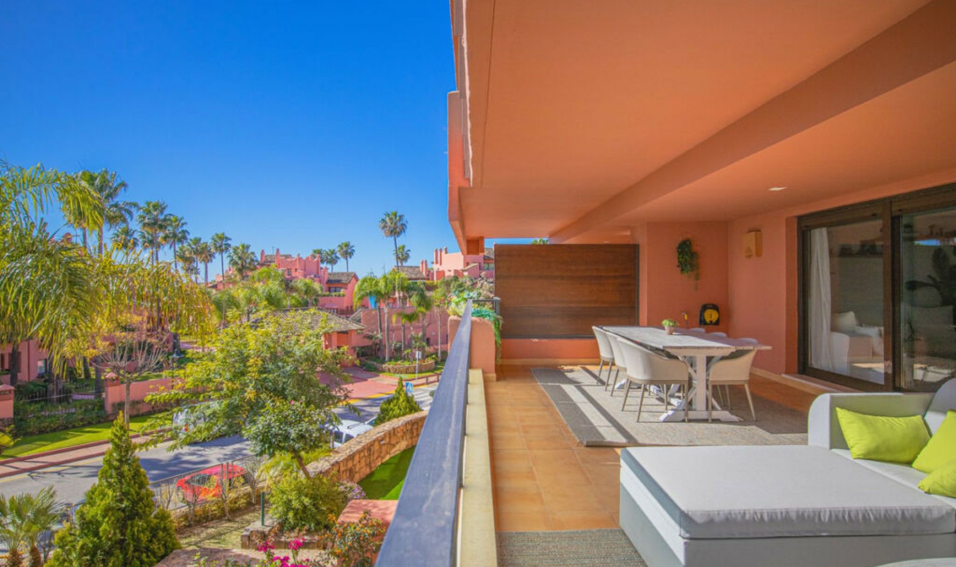Resale - Apartment -
Estepona