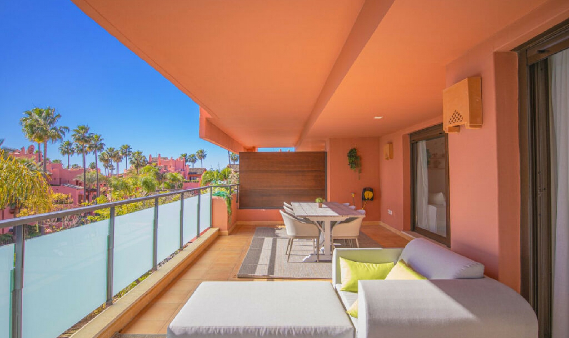 Resale - Apartment -
Estepona