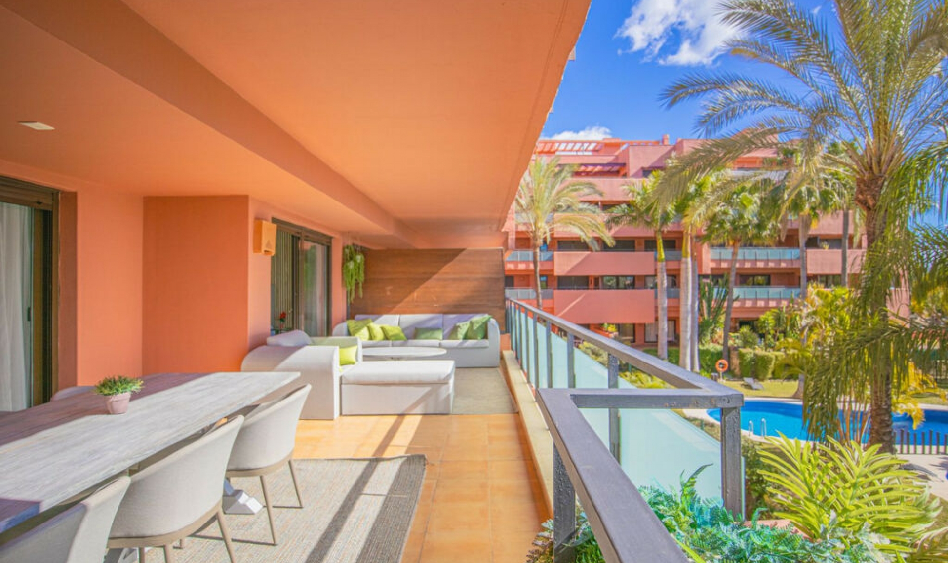 Resale - Apartment -
Estepona