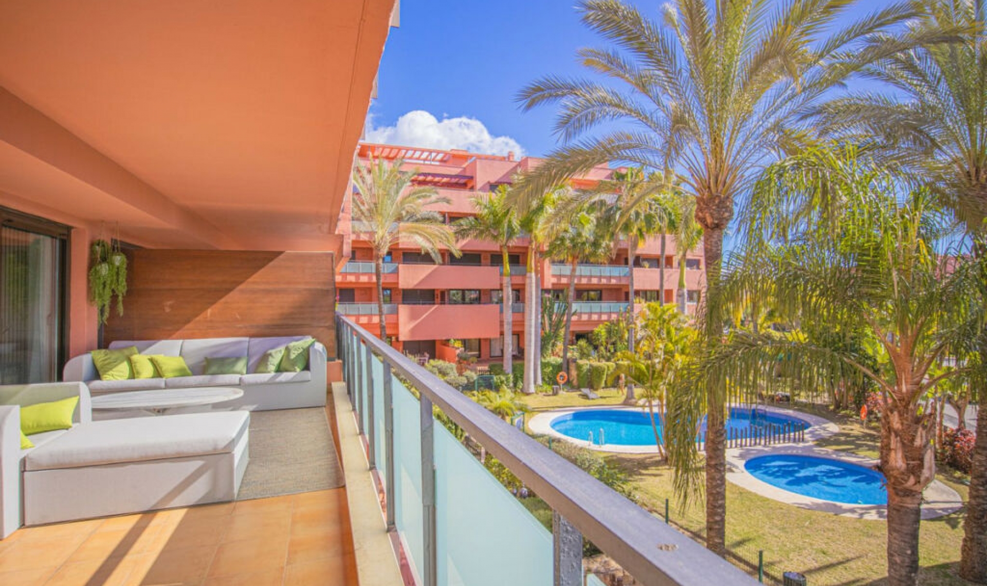 Resale - Apartment -
Estepona