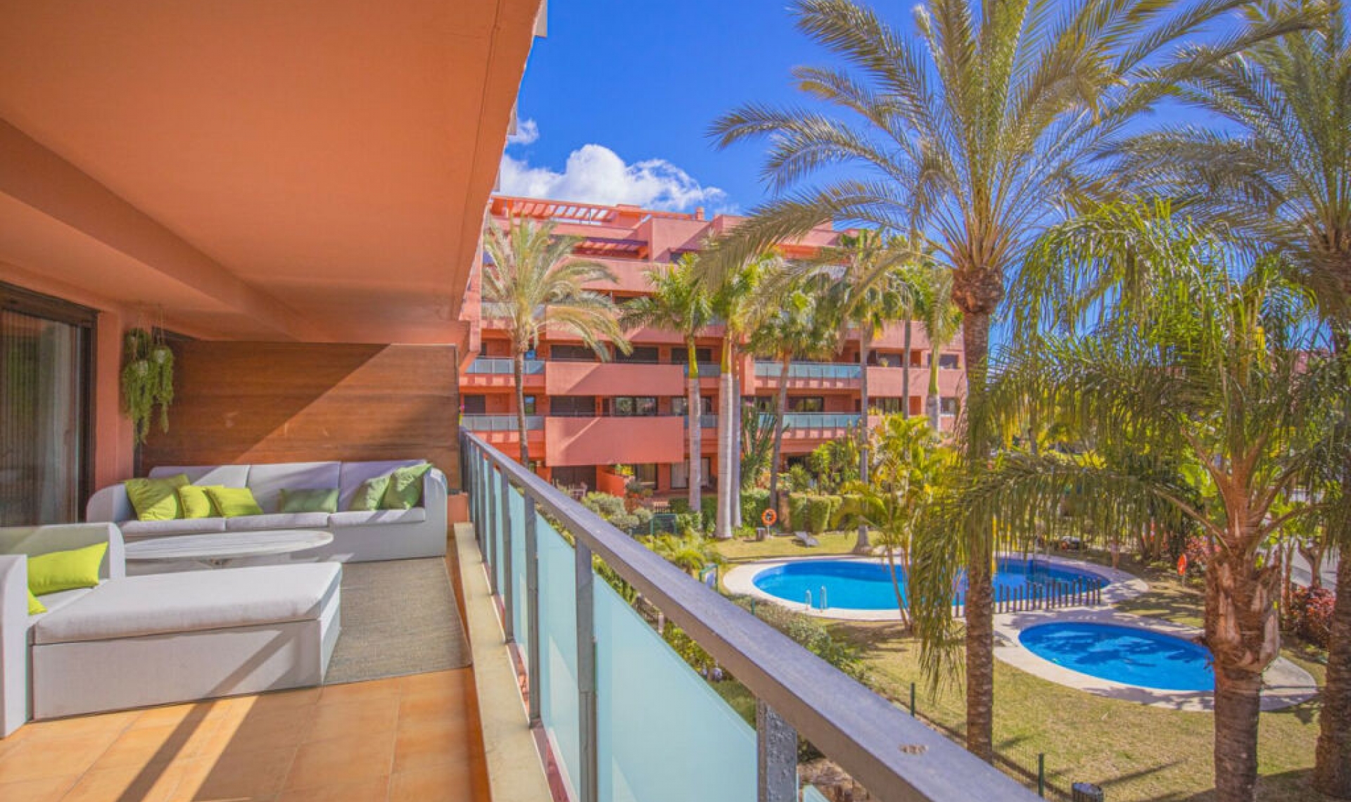 Resale - Apartment -
Estepona