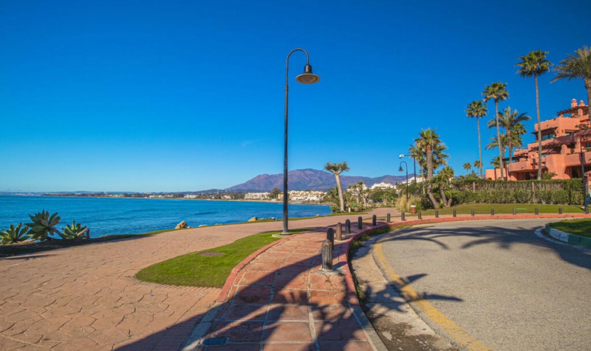 Resale - Apartment -
Estepona