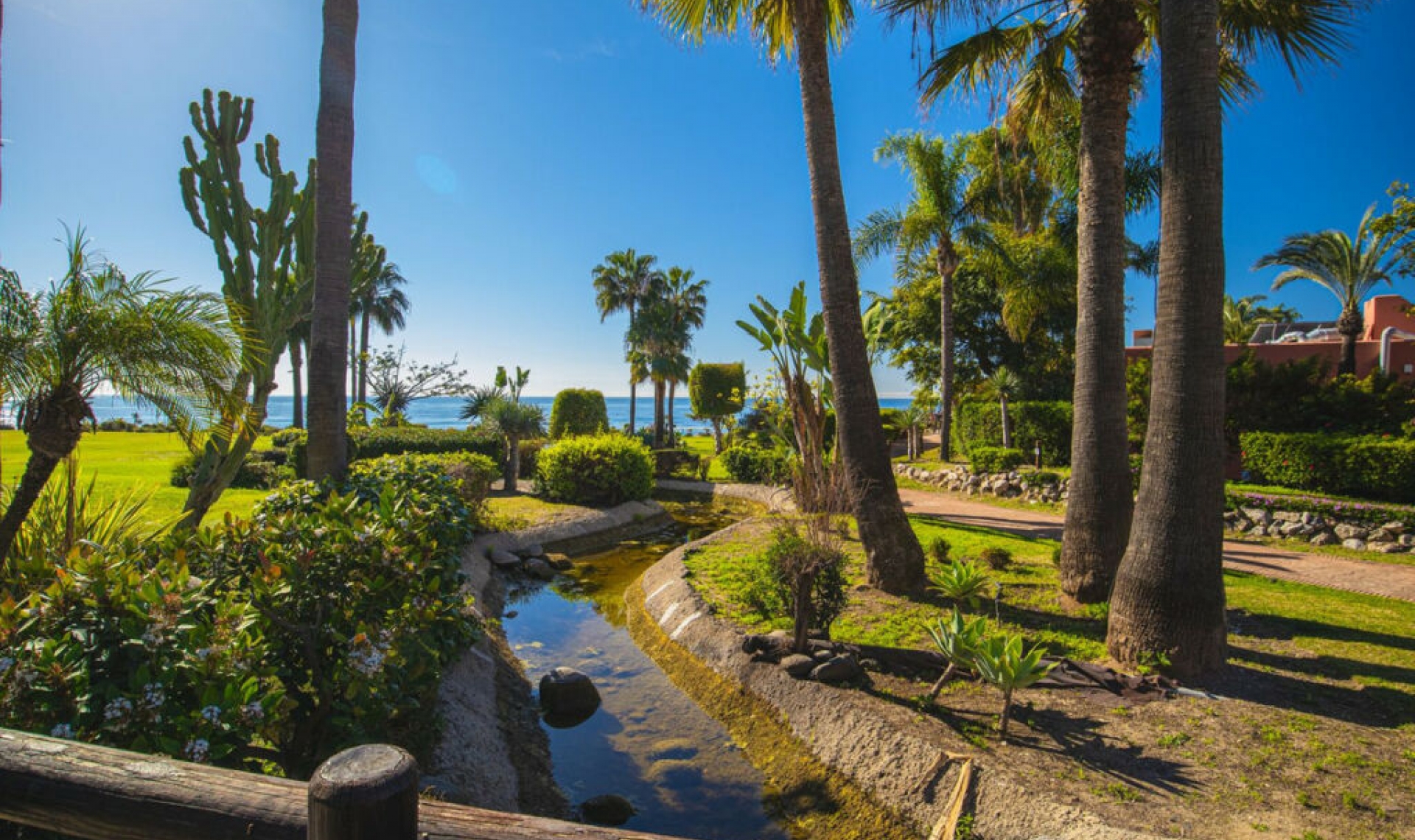 Resale - Apartment -
Estepona
